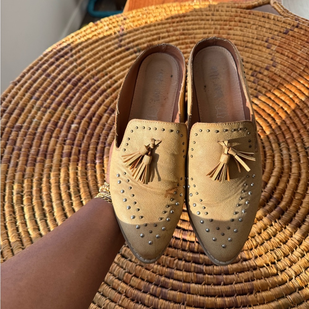 Mi.im 8.5 Tan Tassel Flats with Suede Finish